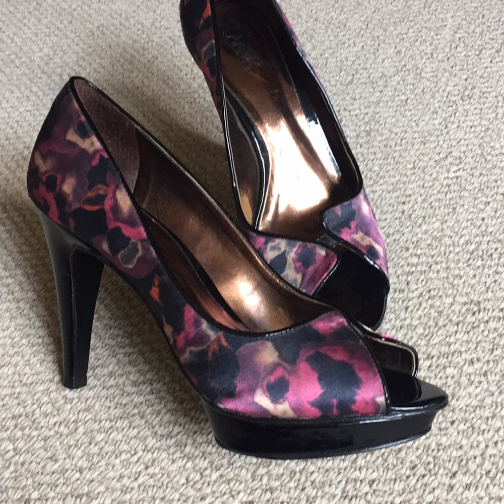 Carlos Santana Peep toe Pumps